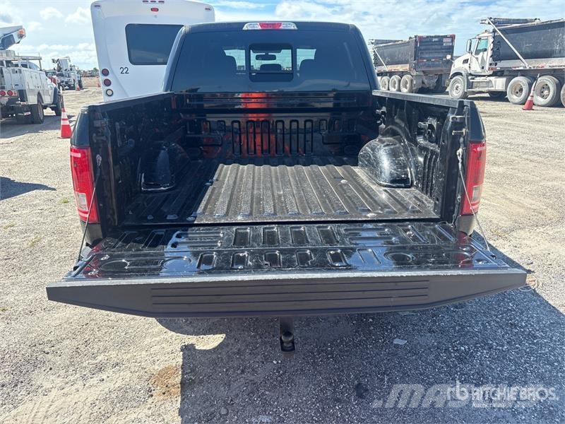 Ford F-150 XLT 4x4 Crew Cab Pickup その他