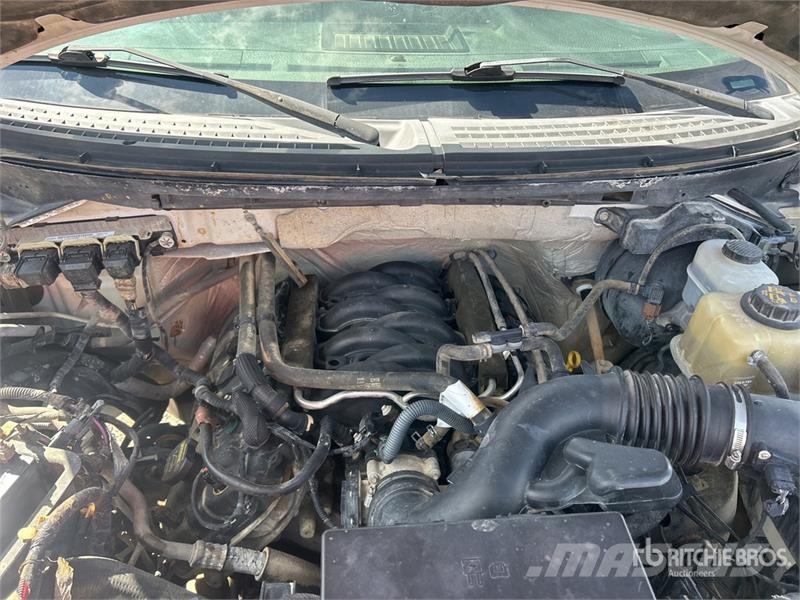 Ford F-150 XLT 4x4 Crew Cab Pickup Egyéb