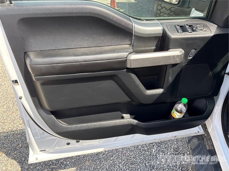 Ford F-150 XLT 4x4 Crew Cab Pickup その他