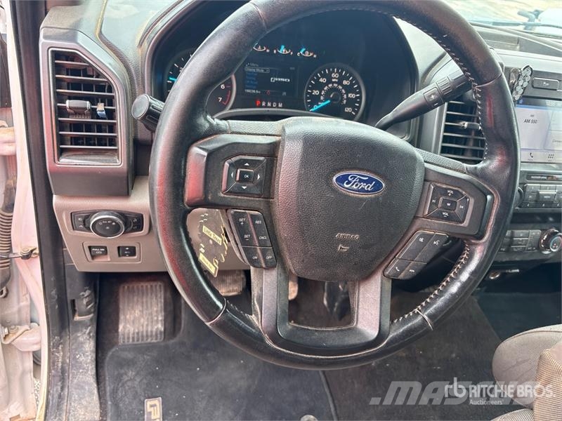 Ford F-150 XLT 4x4 Crew Cab Pickup أخرى