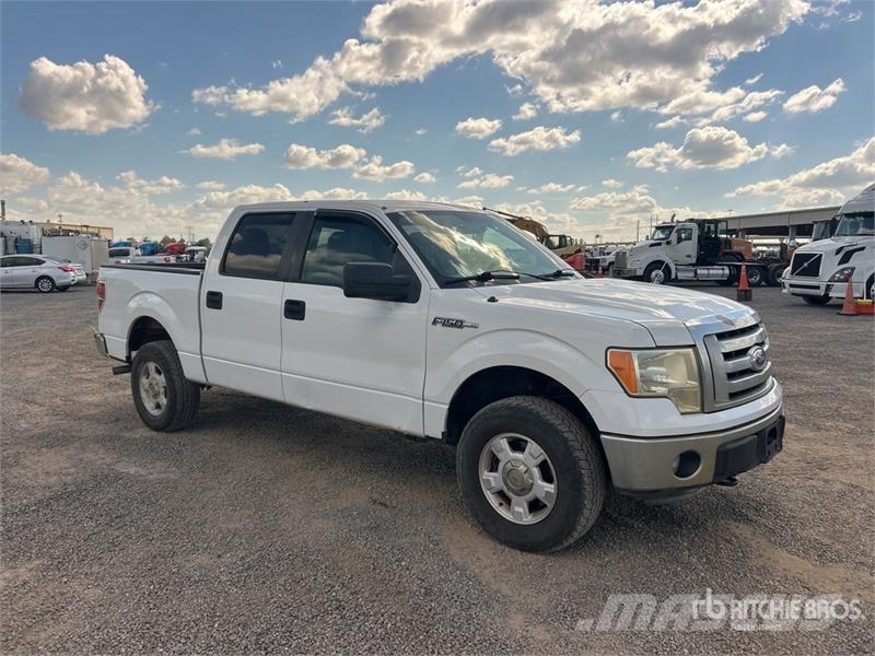 Ford F-150 XLT 4x4 Crew Cab Pickup Egyéb