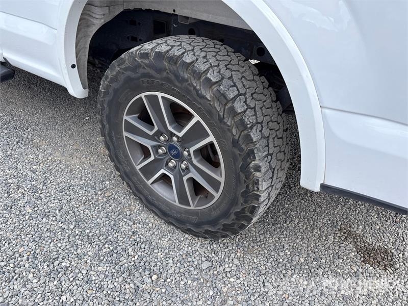 Ford F-150 XLT 4x4 Crew Cab Pickup その他