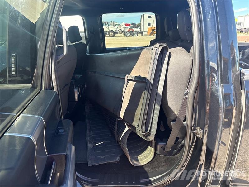 Ford F-150 XLT 4x4 Crew Cab Pickup その他