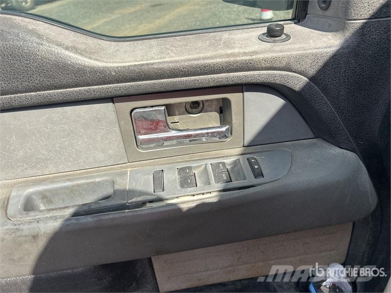 Ford F-150 XLT 4x4 Crew Cab Pickup Egyéb