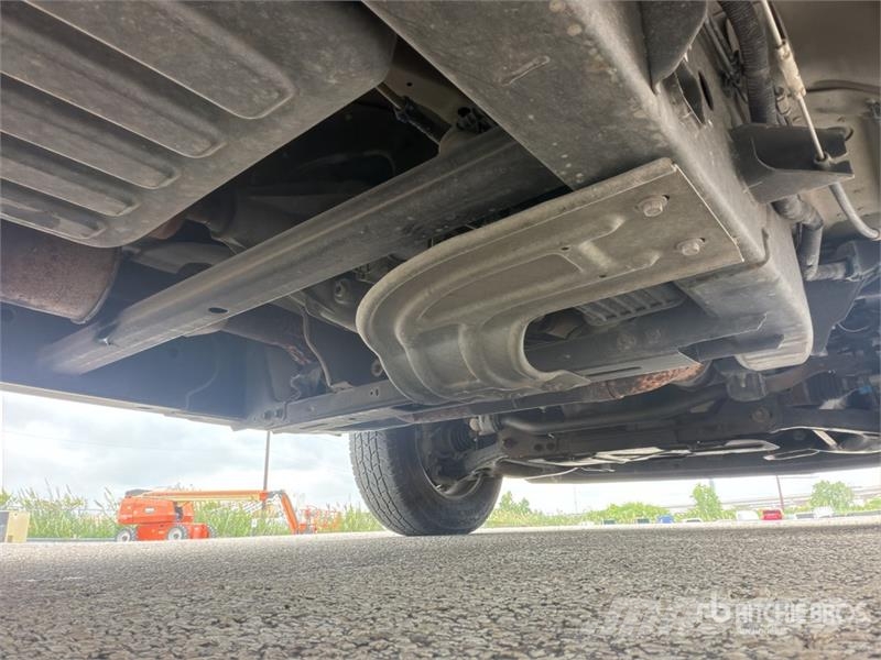 Ford F-150 XLT 4x4 Crew Cab Pickup Інше