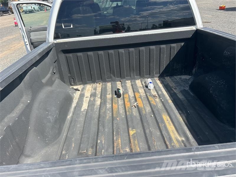 Ford F-150 XLT 4x4 Crew Cab Pickup Egyéb