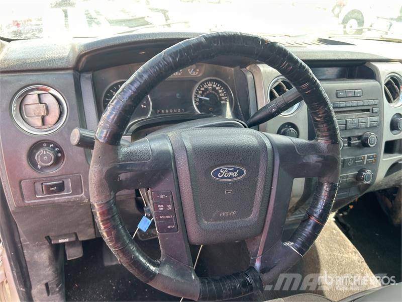 Ford F-150 XLT 4x4 Crew Cab Pickup Egyéb