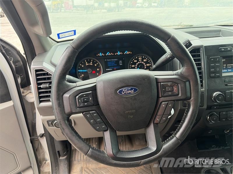 Ford F-150 XLT 4x4 Crew Cab Pickup Інше