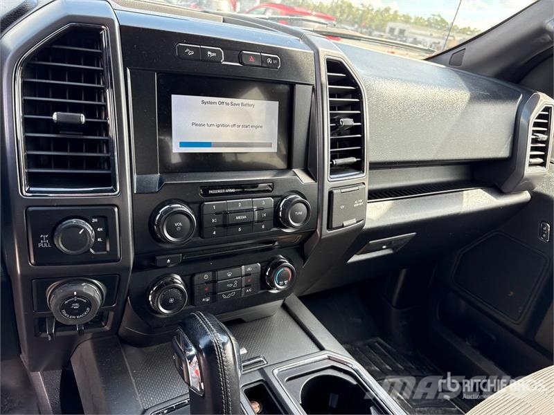 Ford F-150 XLT 4x4 Crew Cab Pickup その他