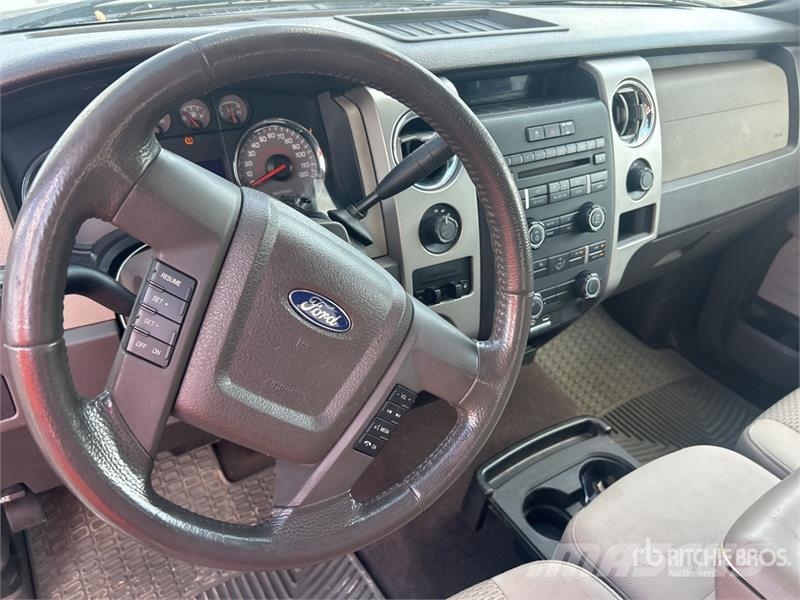 Ford F-150 XLT 4x4 Crew Cab Pickup (Inoperable) Други