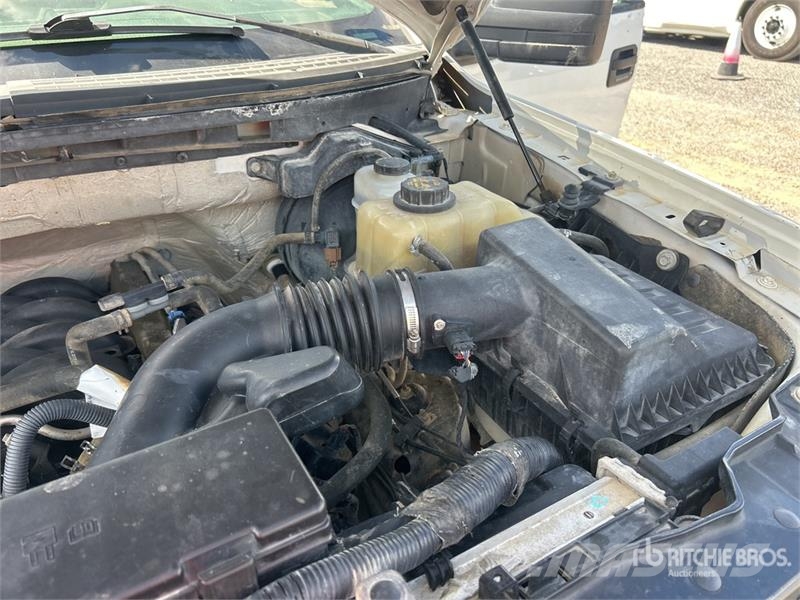 Ford F-150 XLT 4x4 Crew Cab Pickup Egyéb