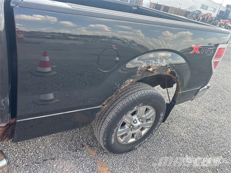 Ford F-150 XLT 4x4 Crew Cab Pickup (Inoperable) Други