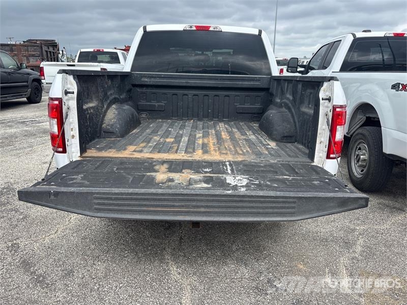 Ford F-150 XLT 4x4 Crew Cab Pickup أخرى