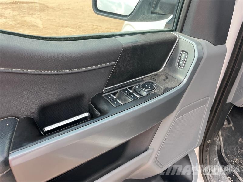 Ford F-150 XLT 4x4 Crew Cab Pickup Drugi