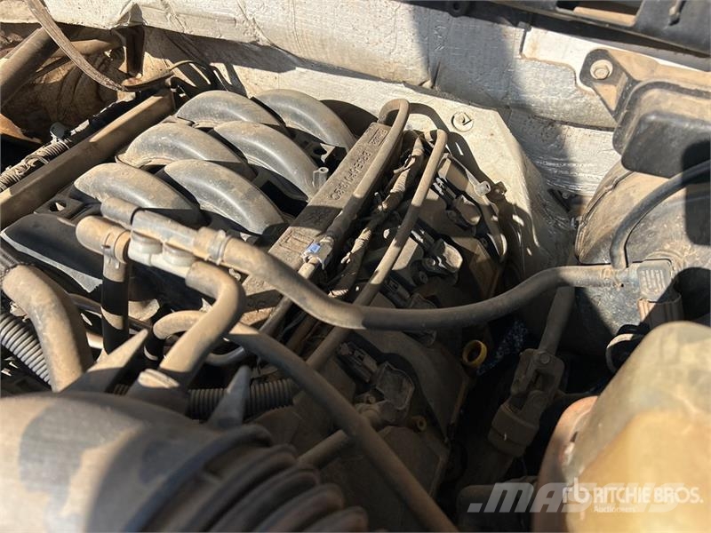 Ford F-150 XLT 4x4 Crew Cab Pickup Інше
