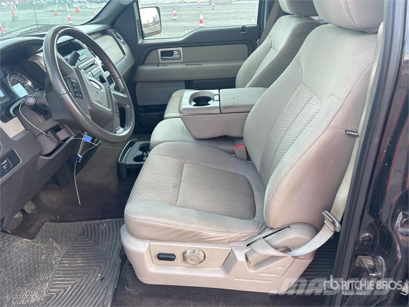 Ford F-150 XLT 4x4 Crew Cab Pickup (Inoperable) Други