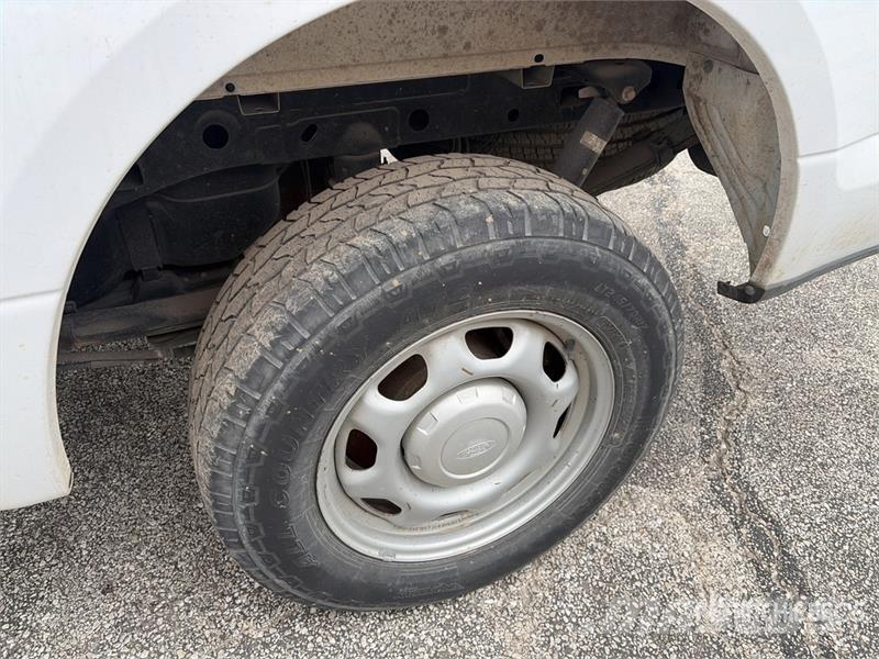 Ford F-150 XLT 4x4 Crew Cab Pickup Інше
