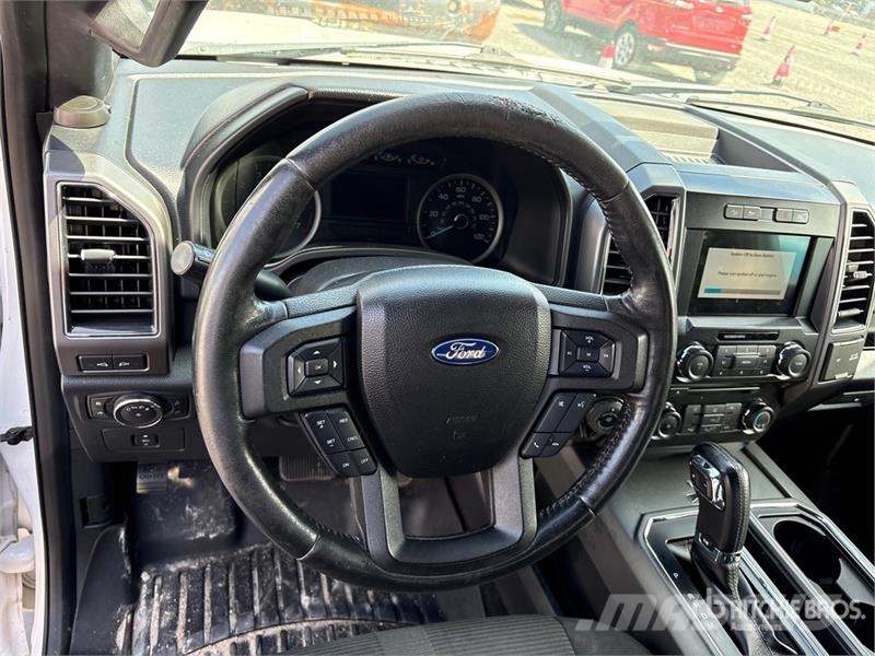 Ford F-150 XLT 4x4 Crew Cab Pickup その他