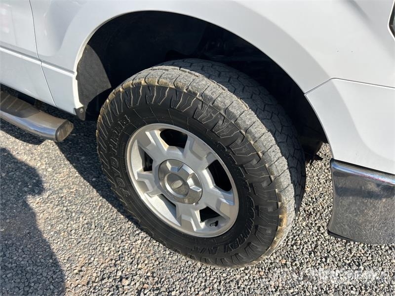 Ford F-150 XLT 4x4 Crew Cab Pickup Інше