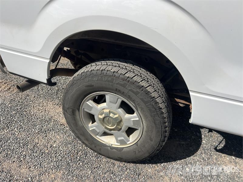 Ford F-150 XLT 4x4 Crew Cab Pickup Egyéb