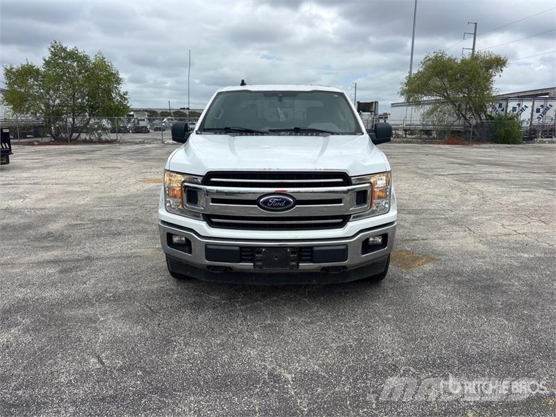 Ford F-150 XLT 4x4 Crew Cab Pickup أخرى