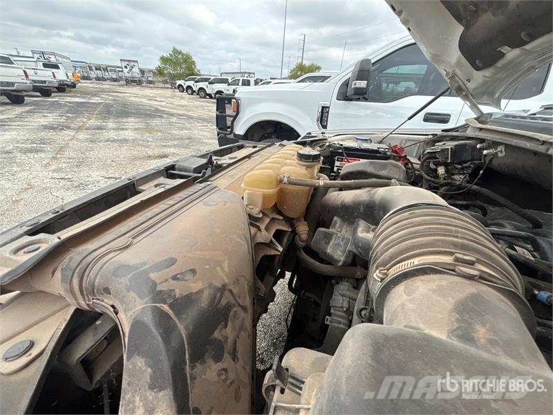 Ford F-150 XLT 4x4 Crew Cab Pickup أخرى