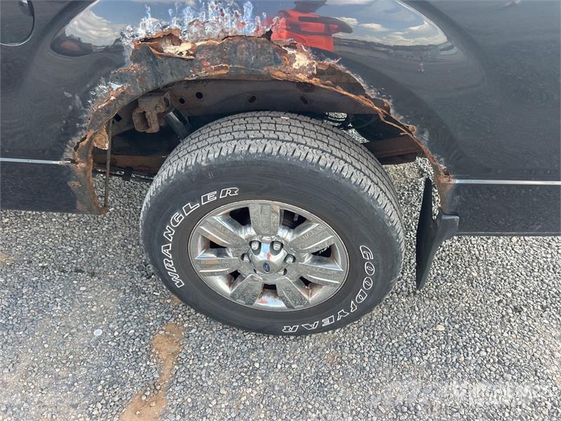 Ford F-150 XLT 4x4 Crew Cab Pickup (Inoperable) Други
