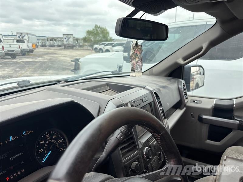 Ford F-150 XLT 4x4 Crew Cab Pickup أخرى