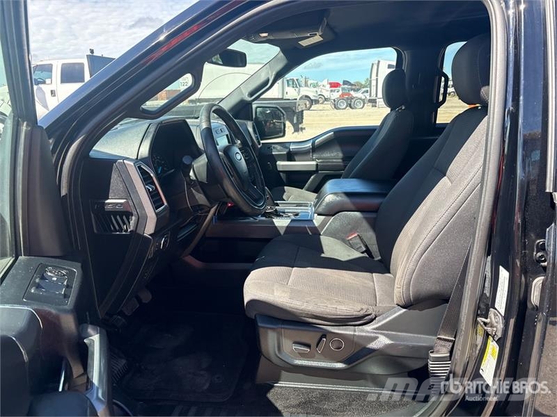 Ford F-150 XLT 4x4 Crew Cab Pickup その他