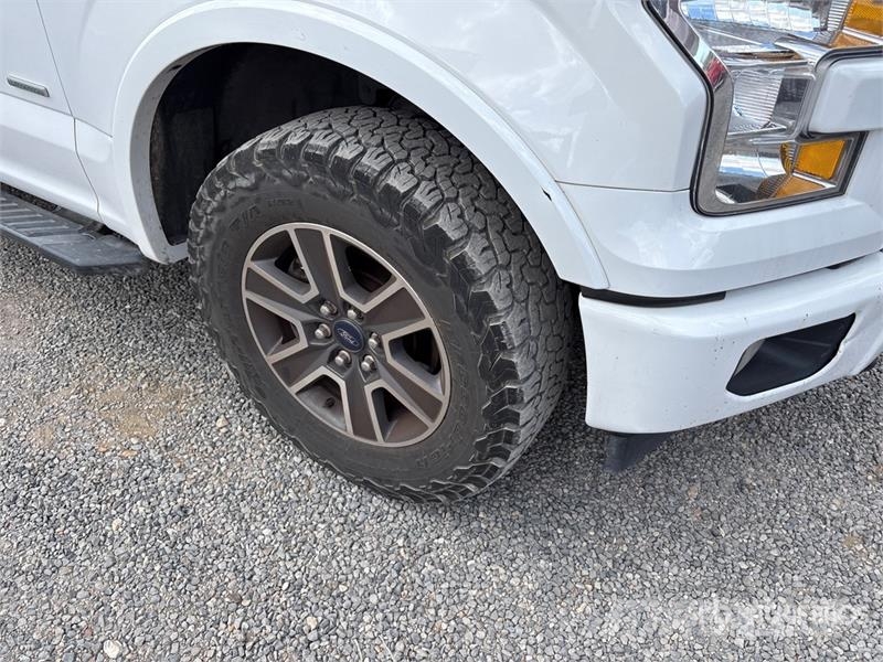 Ford F-150 XLT 4x4 Crew Cab Pickup その他