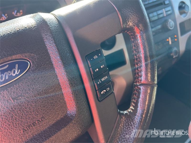 Ford F-150 XLT 4x4 Crew Cab Pickup Інше