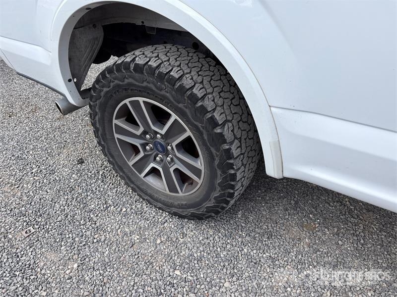 Ford F-150 XLT 4x4 Crew Cab Pickup その他
