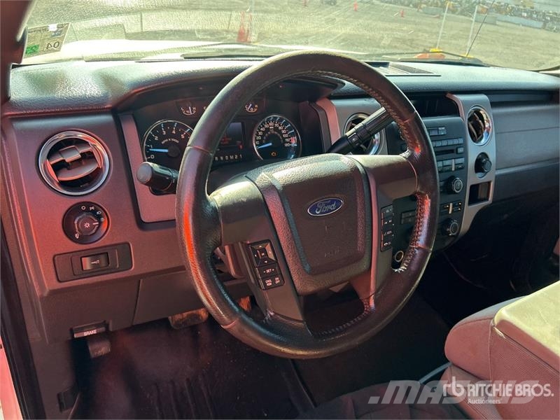 Ford F-150 XLT 4x4 Crew Cab Pickup Інше