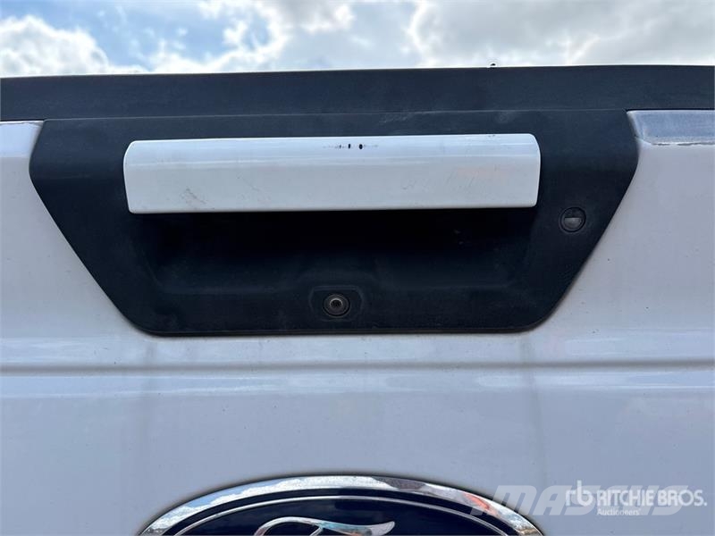 Ford F-150 XLT 4x4 Crew Cab Pickup その他