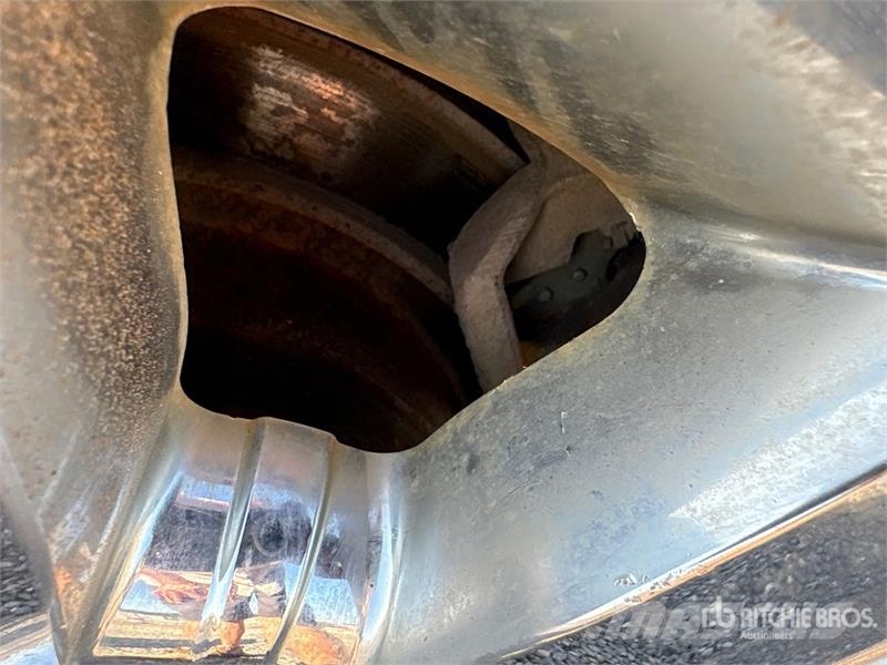 Ford F-150 XLT 4x4 Crew Cab Pickup Інше