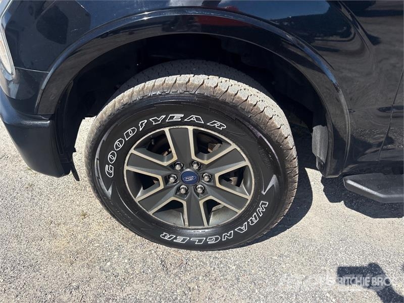 Ford F-150 XLT 4x4 Crew Cab Pickup その他