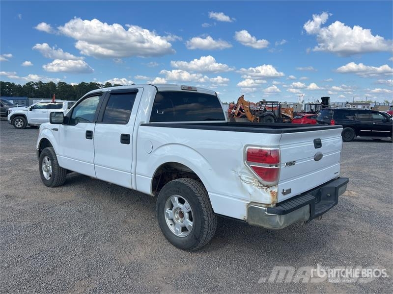 Ford F-150 XLT 4x4 Crew Cab Pickup Egyéb
