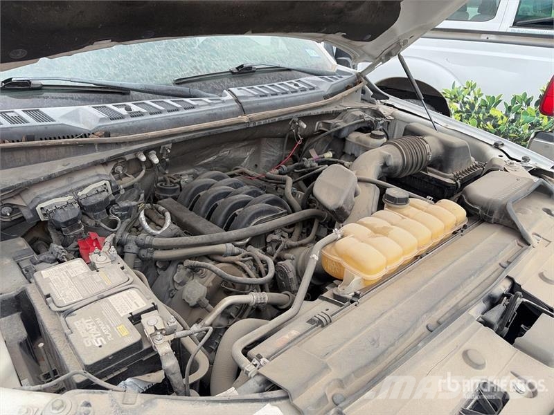 Ford F-150 XLT 4x4 Crew Cab Pickup Інше