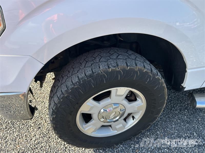 Ford F-150 XLT 4x4 Crew Cab Pickup Інше