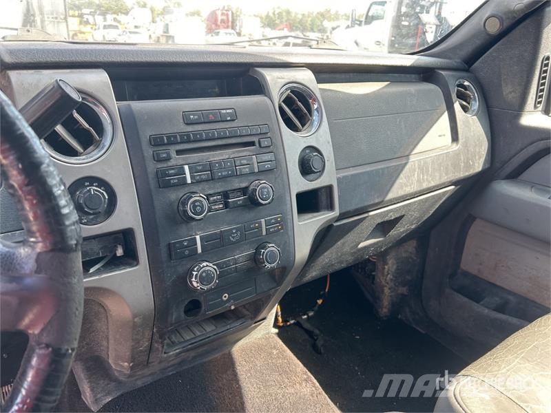 Ford F-150 XLT 4x4 Crew Cab Pickup Egyéb