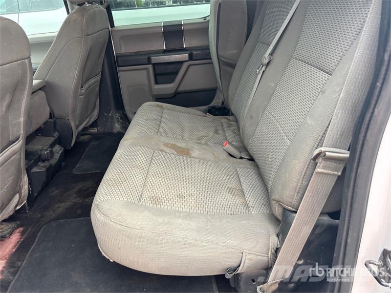 Ford F-150 XLT 4x4 Crew Cab Pickup أخرى