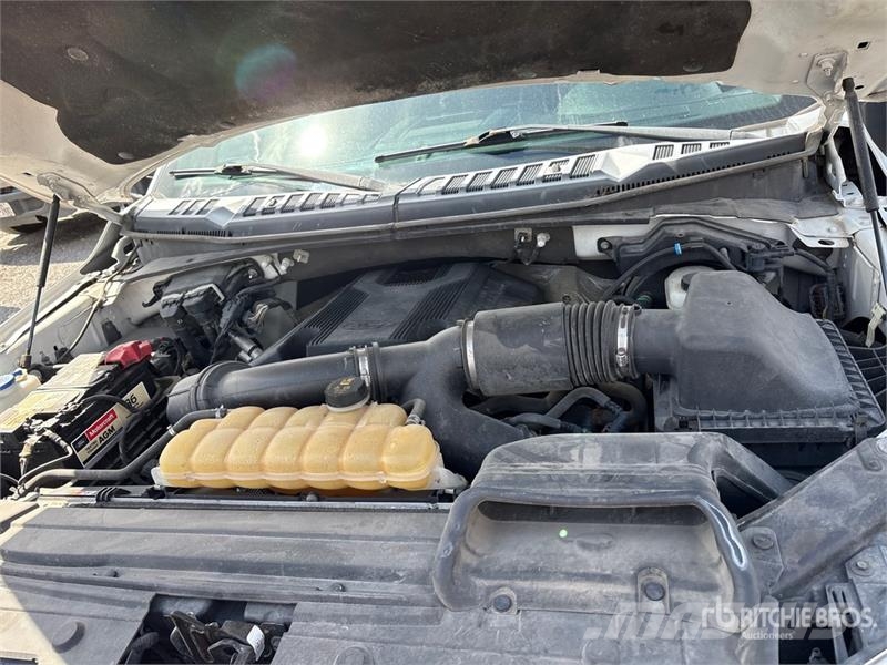 Ford F-150 XLT 4x4 Crew Cab Pickup その他