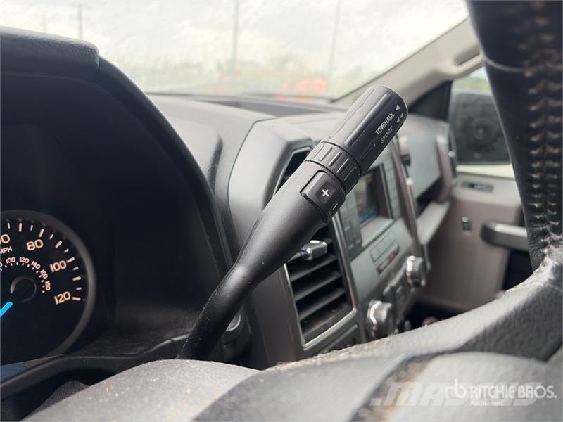 Ford F-150 XLT 4x4 Crew Cab Pickup Інше