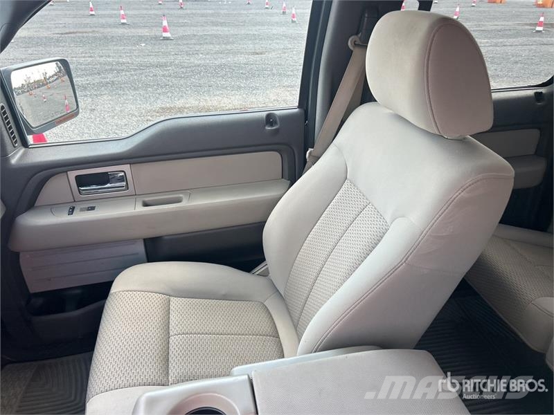 Ford F-150 XLT 4x4 Crew Cab Pickup (Inoperable) Други