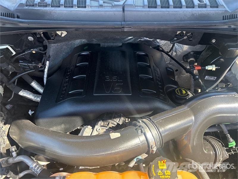 Ford F-150 XLT 4x4 Crew Cab Pickup その他