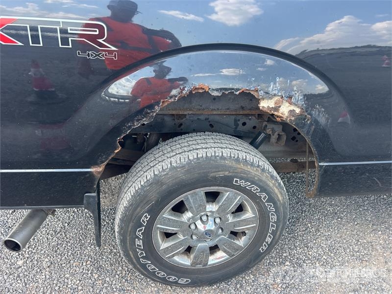 Ford F-150 XLT 4x4 Crew Cab Pickup (Inoperable) Други