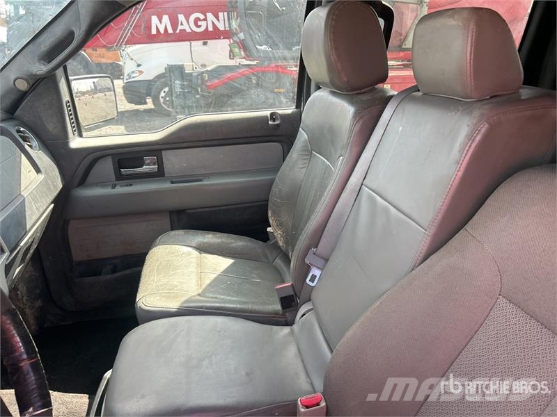 Ford F-150 XLT 4x4 Crew Cab Pickup Egyéb