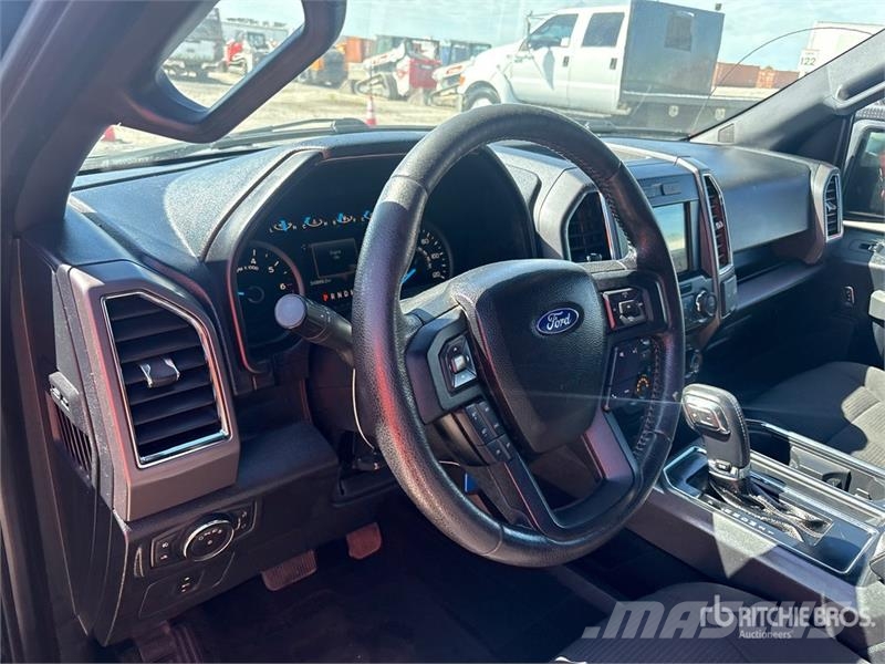Ford F-150 XLT 4x4 Crew Cab Pickup その他