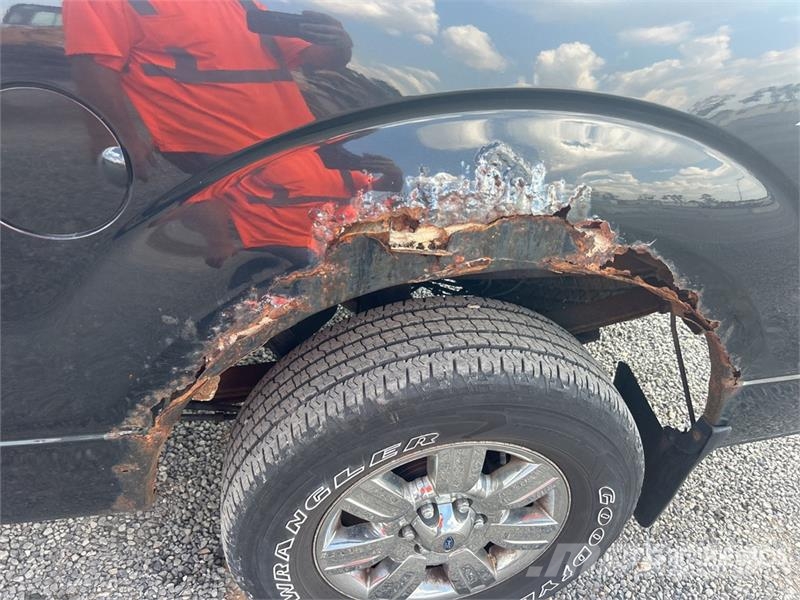 Ford F-150 XLT 4x4 Crew Cab Pickup (Inoperable) Други