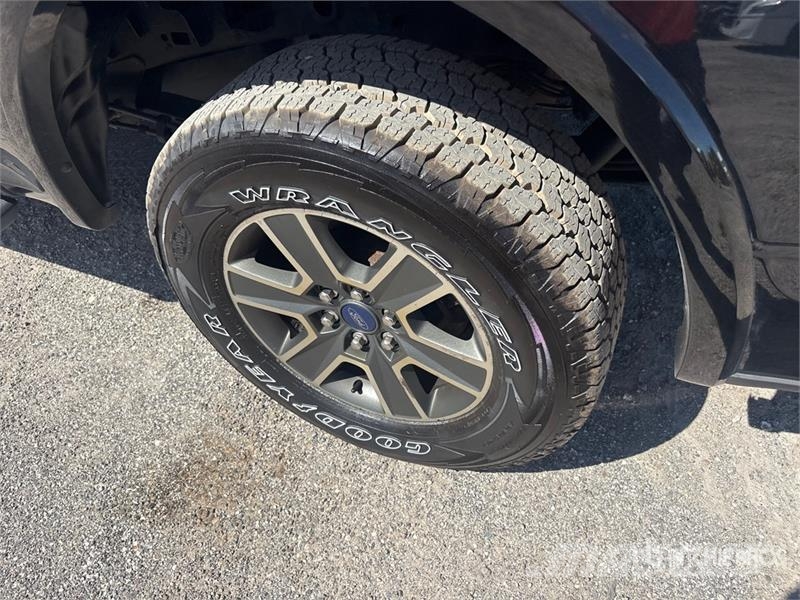 Ford F-150 XLT 4x4 Crew Cab Pickup その他